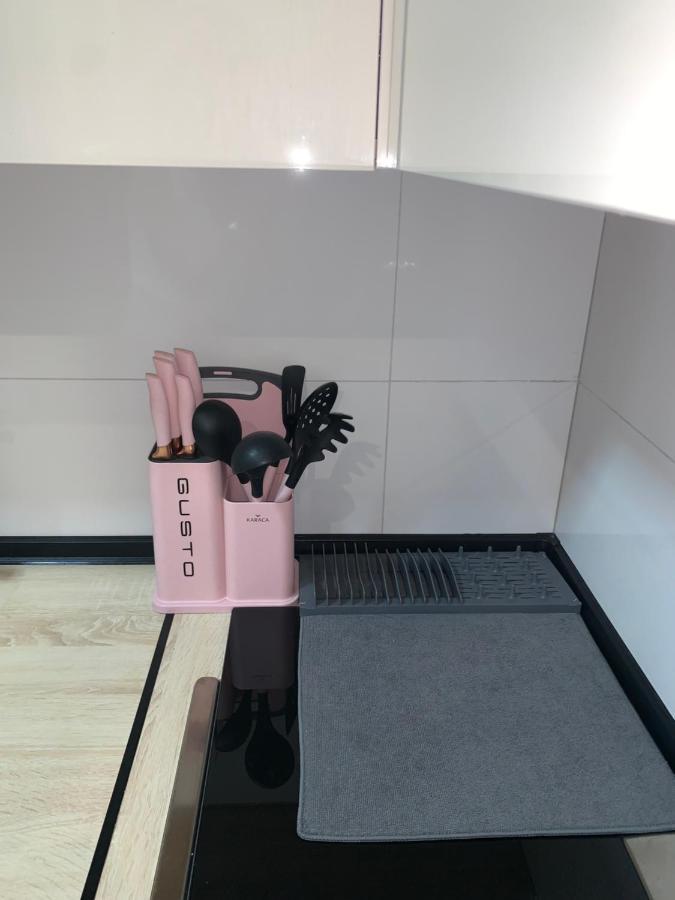 Pink Modern Apartment Скопие Екстериор снимка