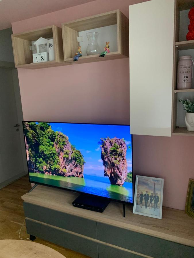 Pink Modern Apartment Скопие Екстериор снимка