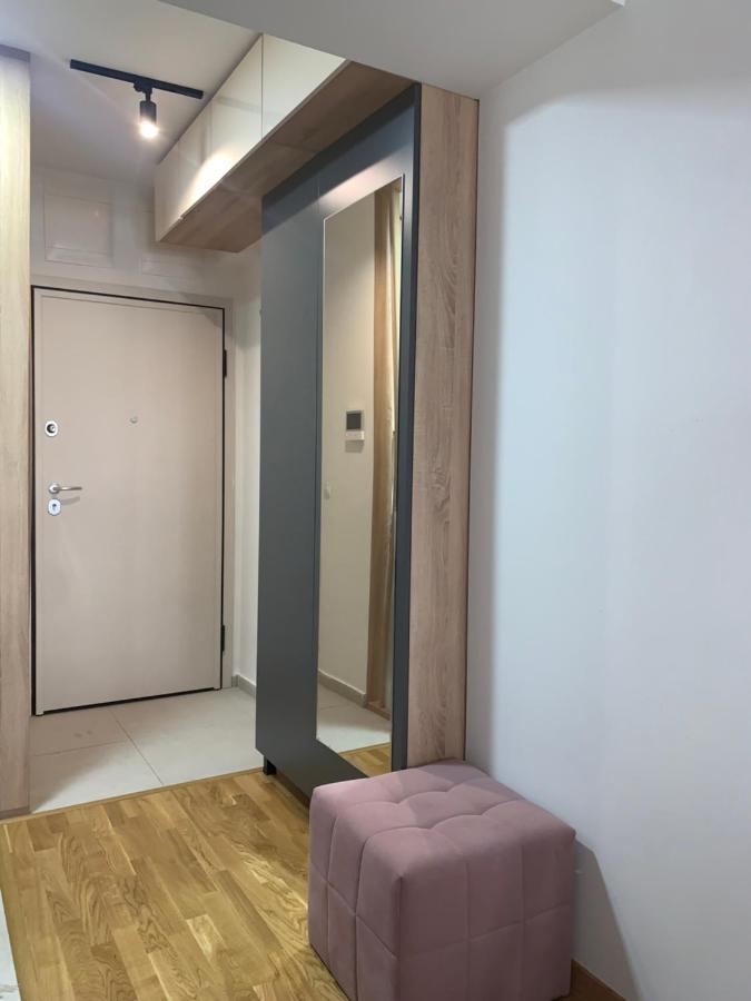 Pink Modern Apartment Скопие Екстериор снимка